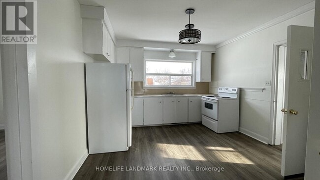 Photo - 289 The Queensway N