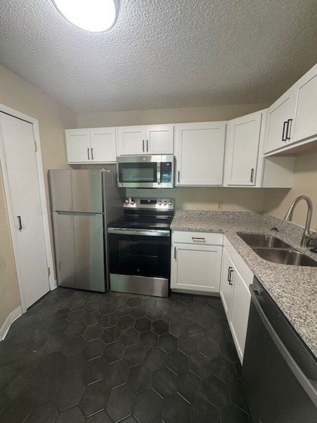 Photo - ONE BEDROOM IN GUNBARREL- ALL UTILITIES IN... Unit 112