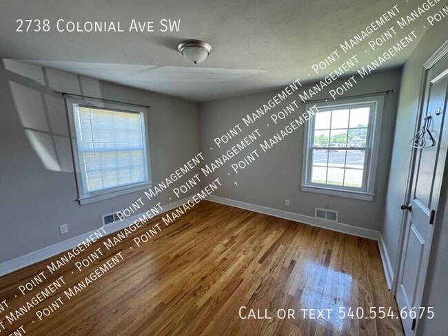 Photo - 2738 Colonial Ave SW