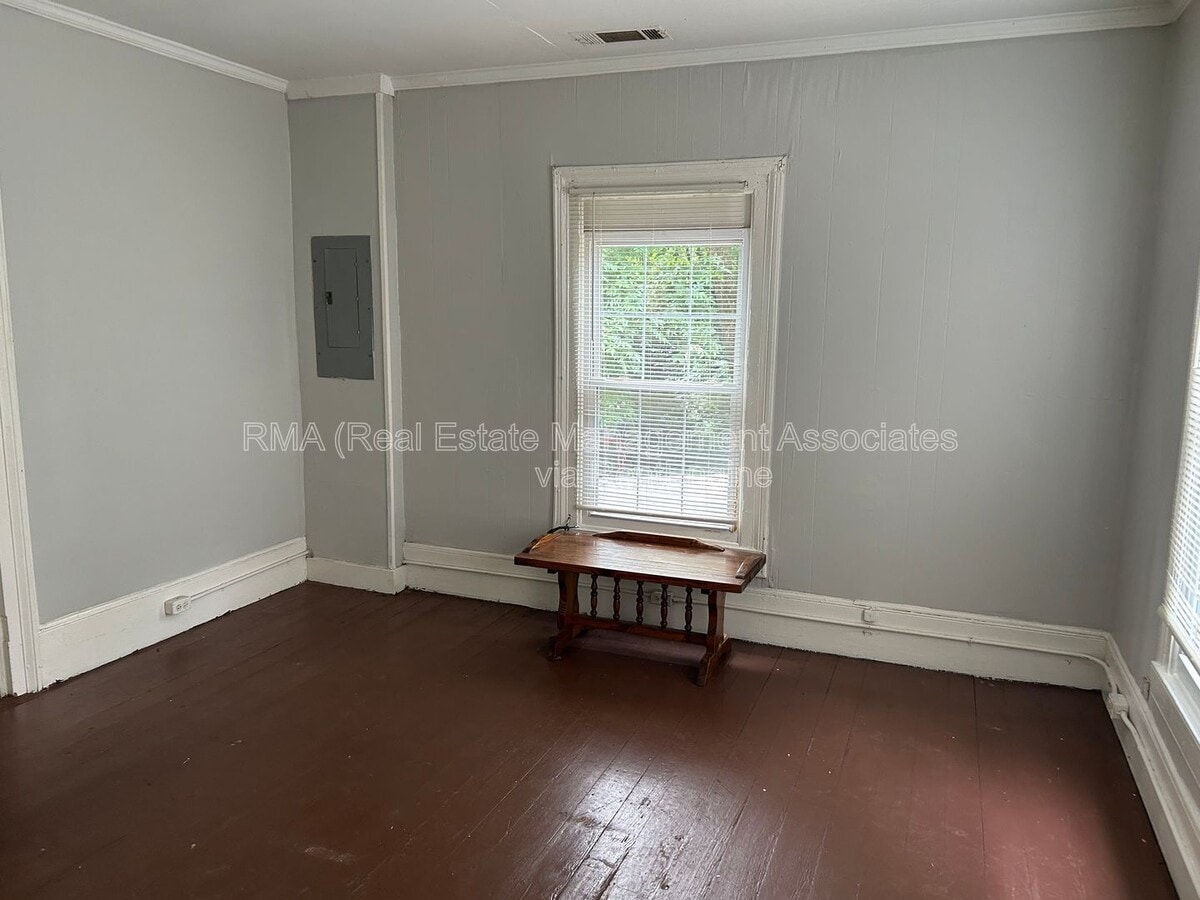 Photo - 738 W Poplar St Unit 4