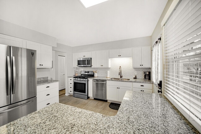 Photo - 560 Kathleen Dr Unit ID1301332P