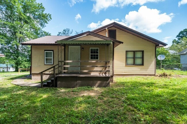 Building Photo - Now Available! Newly Renovated 4-Bedroom H...