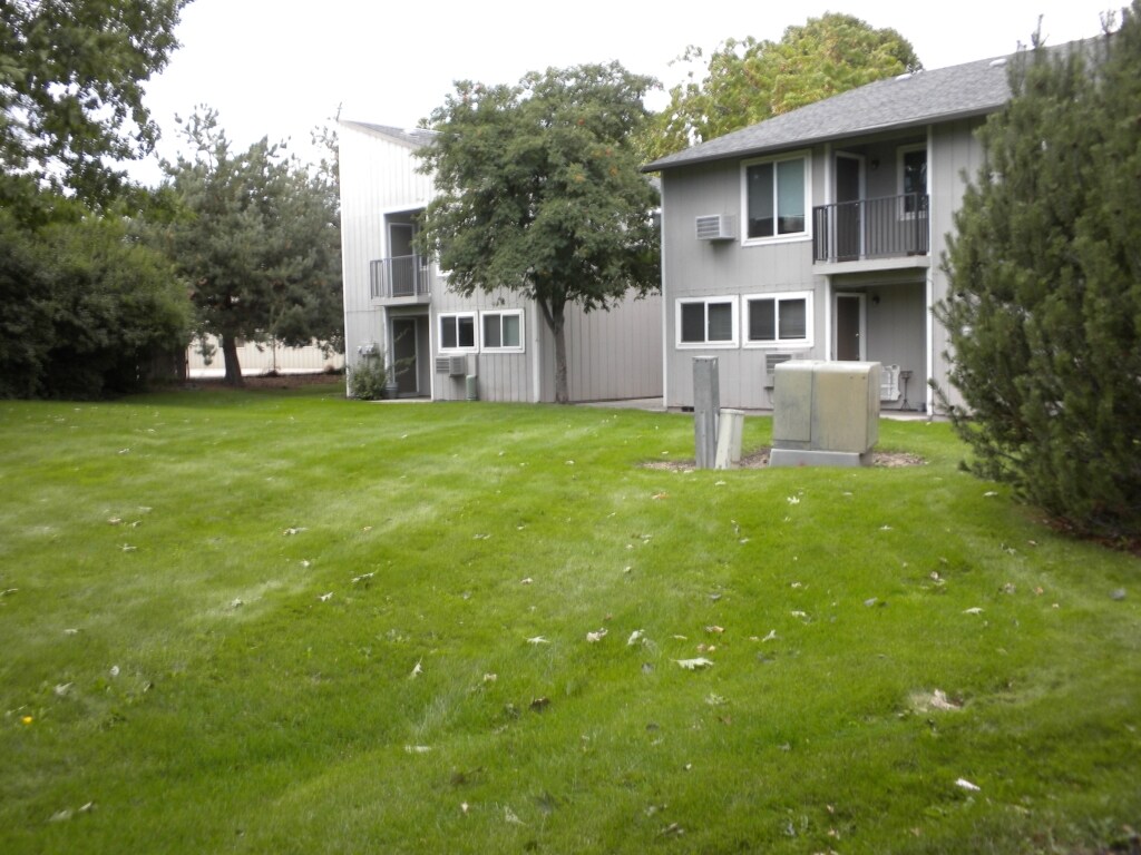 Pinehurst Apartments - Pinehurst Apartments