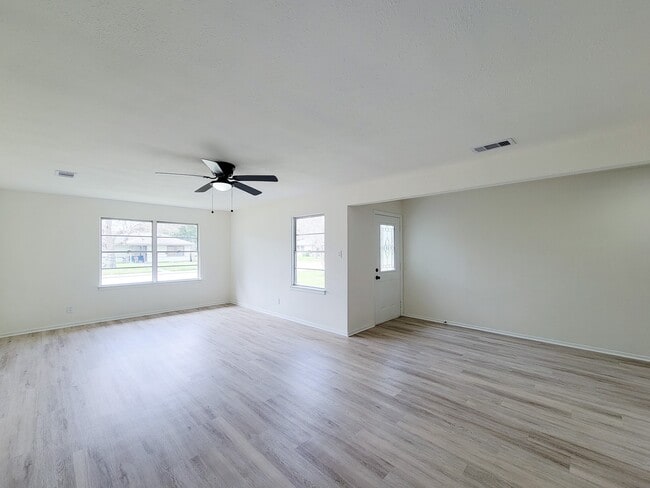 Photo - 301 Cypress St