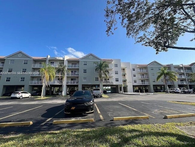 Building Photo - 8240 SW 210th St Unit 111
