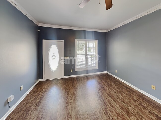 Photo - 104 Cascade Ln