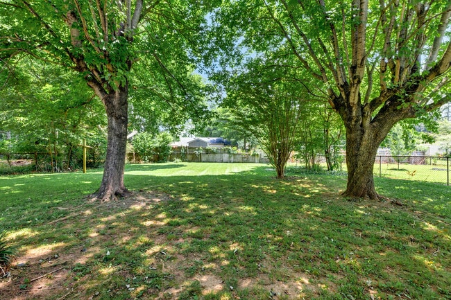 Photo - 1018 Fairway Dr NW