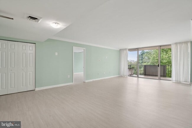 Building Photo - 1515 S Arlington Ridge Rd Unit 603