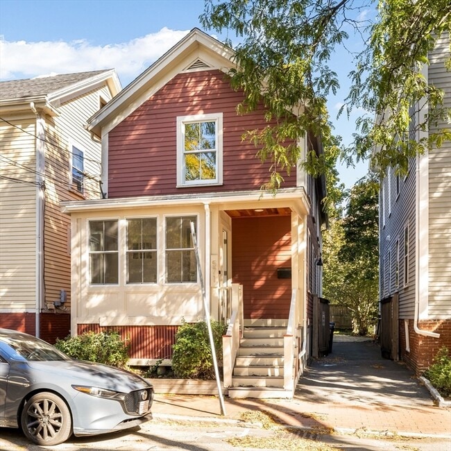 Photo - 571 Franklin St