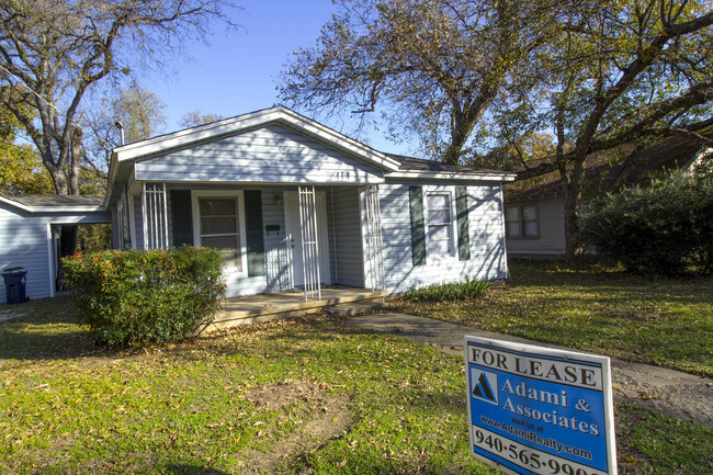 ***Adorable Cottage-Walk to UNT & Denton S... - ***Adorable Cottage-Walk to UNT & Denton S... House