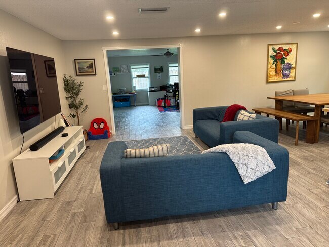 3930 Cochise Ter