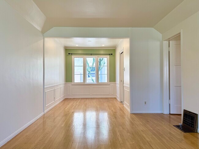 Photo - 1116 E Glenoaks Blvd