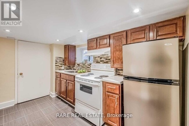 Photo - 1993 Dufferin St