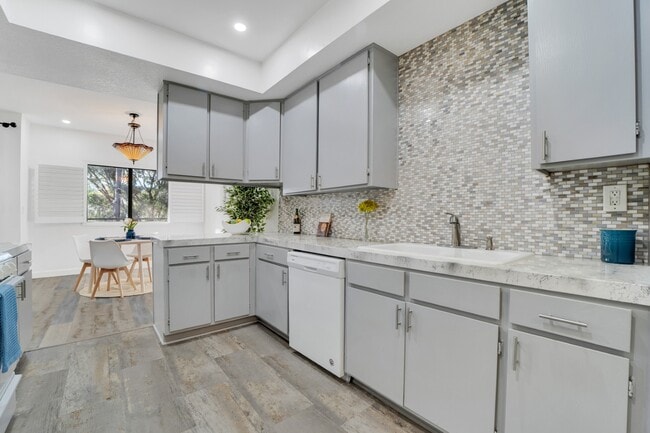 Photo - 13331 Moorpark St Unidad 206