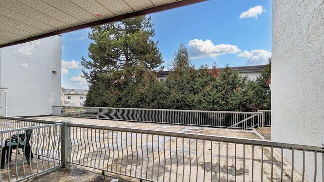 Photo - Cheam View Apartments 1