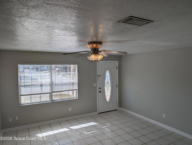 Photo - 900 Camphor Way