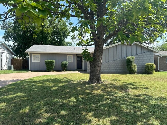 Photo - 4 bedroom, 2 bath!