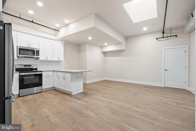 Building Photo - 30 W Broad St Unit SUITE 5