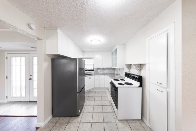 Photo - 4710 Glenmont St