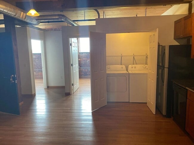 Building Photo - 111 N Main St Unit 111 NORTH MAIN APT 407