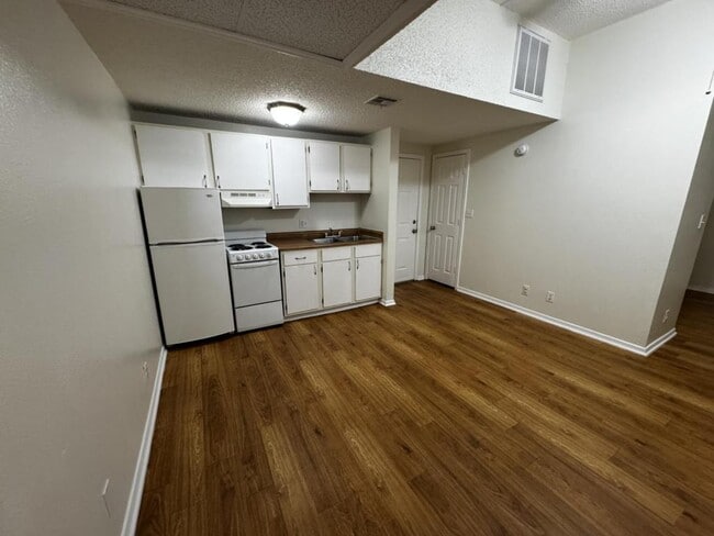 Photo - 130 E Central Ave