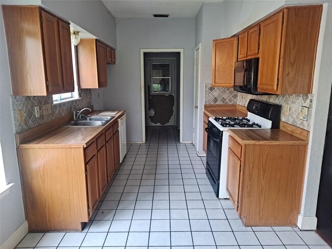 Photo - 16401 Framingham Cir