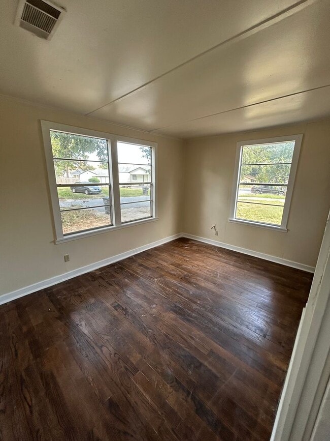 Photo - 3 Bedroom home central air and heat