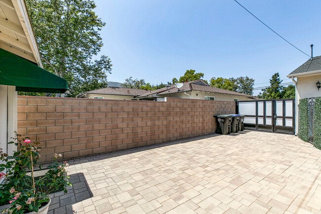 Photo - 1748 Opechee Way