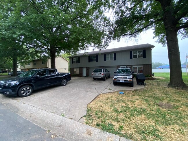 Photo - 1615 NE White Dr