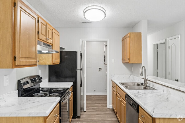 Laurel with Fireplace - 2BR, 2BA - 922SF - Kitchen - The Oaks of Dunlop Farms