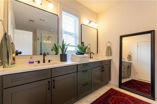 Photo - 1388 La France Street Northeast