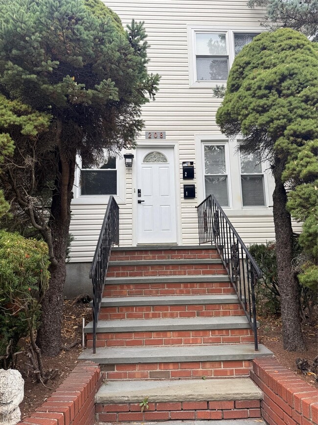 Building Photo - 208 Orchard St