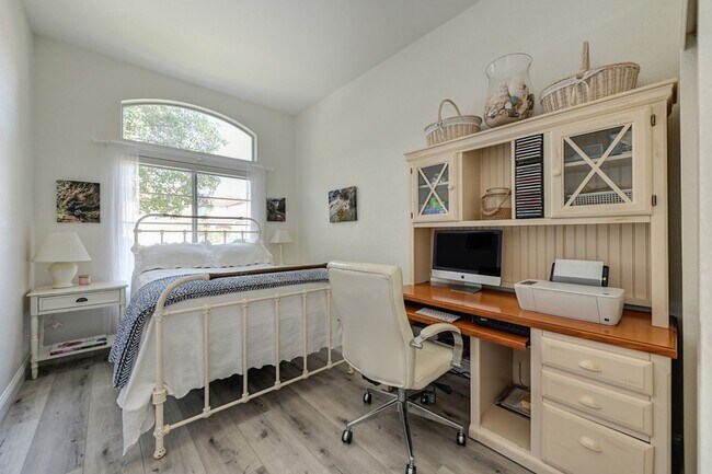 Photo - 5537 Cabrillo Way