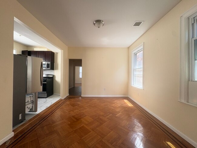 198 Danforth Ave Unit 3