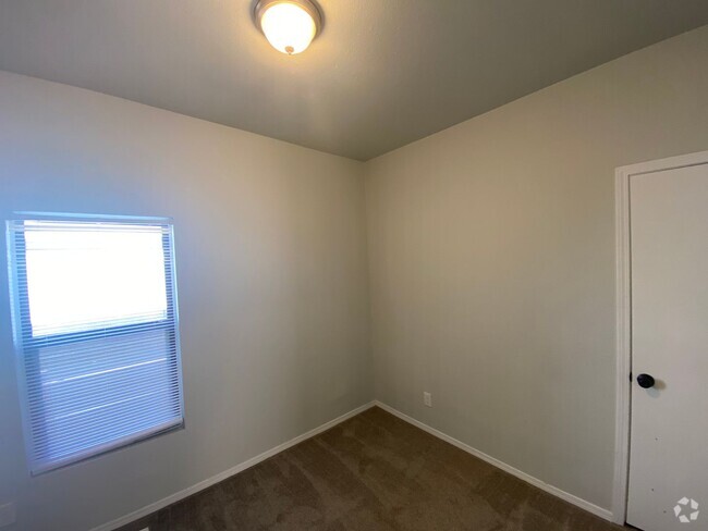 Building Photo - Adorable yet Modern 2 Bedroom - 1 Bath Sin... Rental