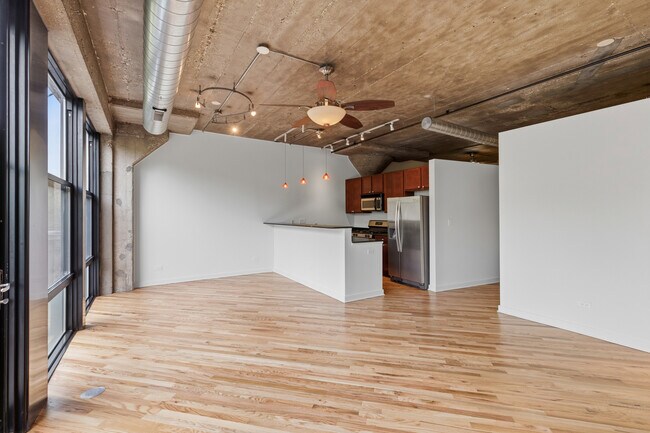Photo - 1071 W 15th St