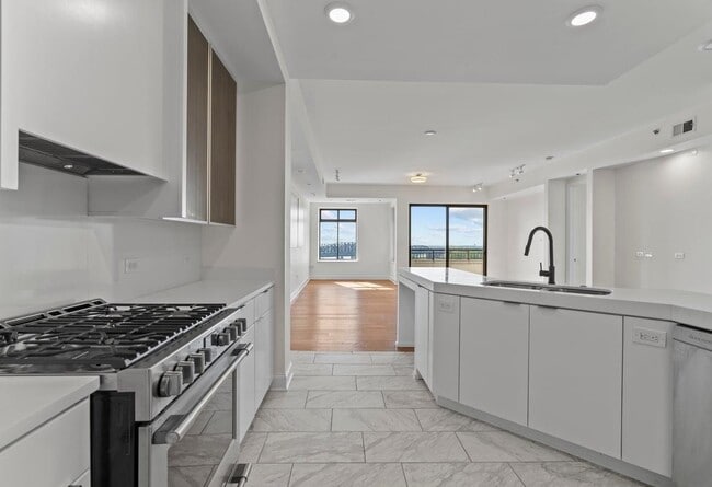 Photo - 717 Riverside Dr