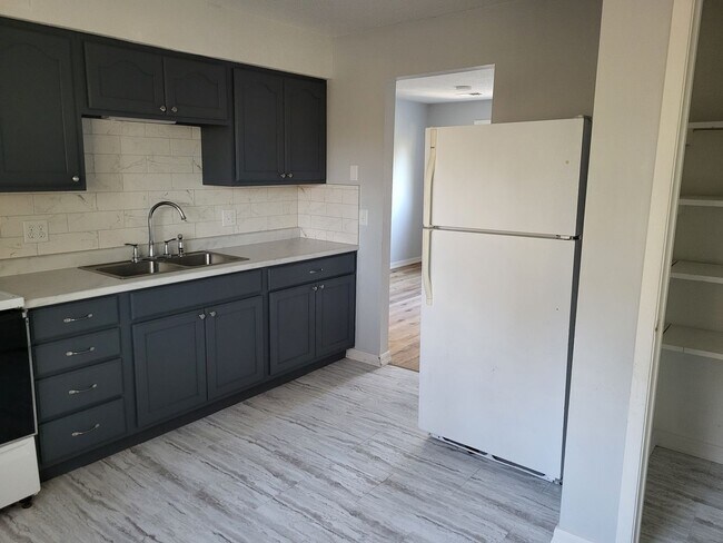 Photo - 2 bedroom 1 bath apartment for rent in Wamego KS Unit 4