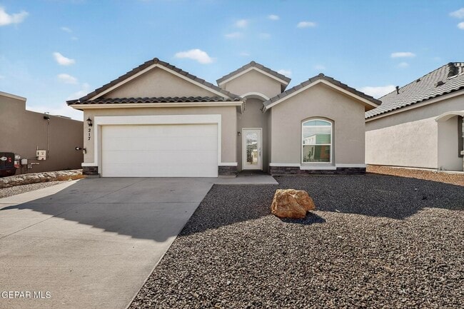 Photo - 217 Farnborough St