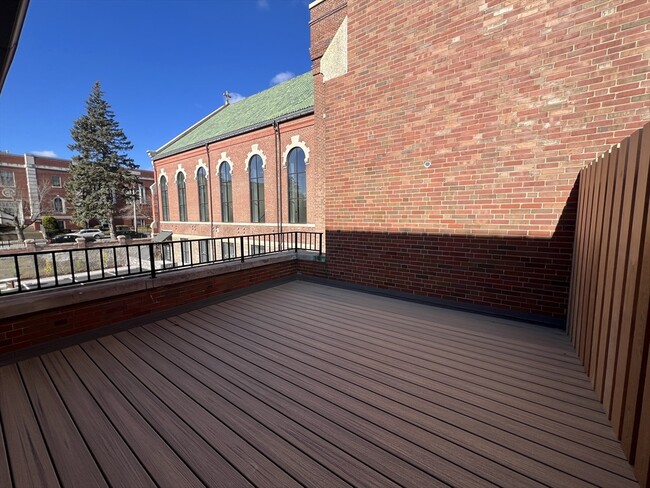 Photo - 160 Seabury St Unit 10