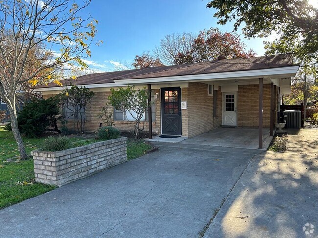 Building Photo - 1725 1st St Rental