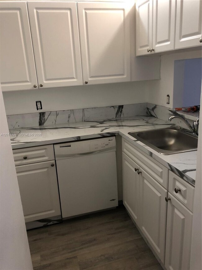 Photo - 1027 Twin Lakes Dr Unit 28-B