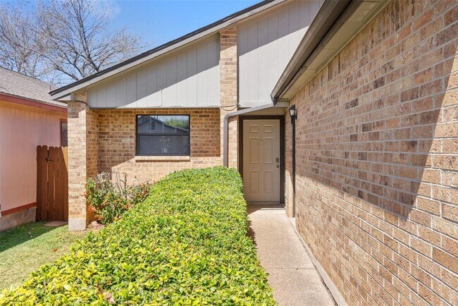 Photo - 410 Village Ln