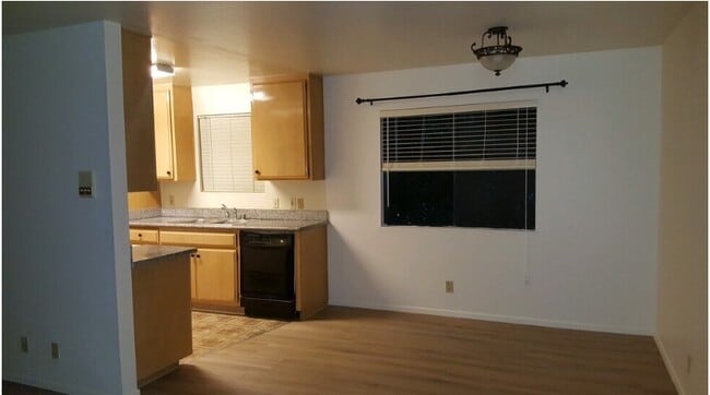 Photo - 820 S Orange Grove Ave