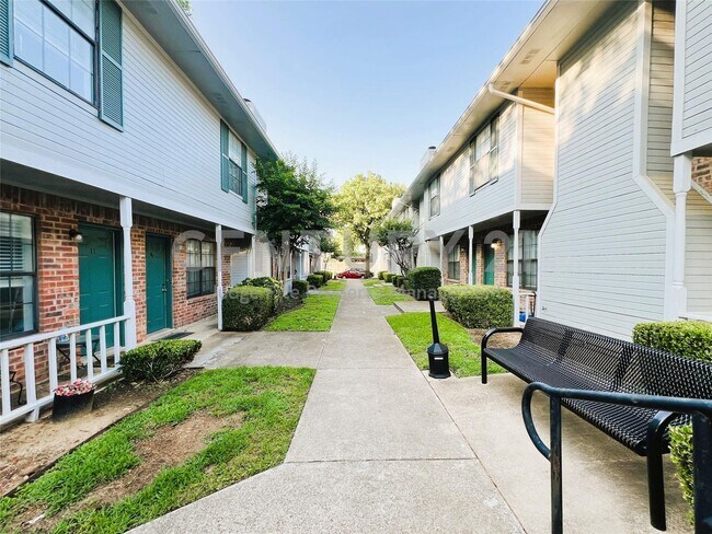 Photo - 929 W Hickory St