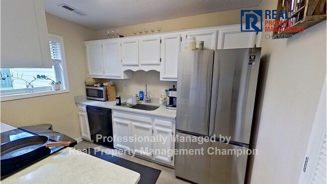Building Photo - Updated 3 BD/2 BA Plus Office with Attache... Rental