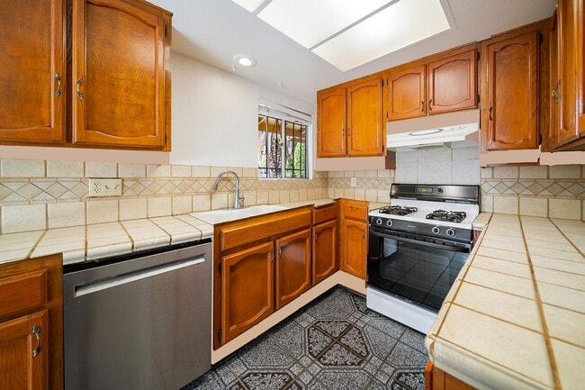 Building Photo - Charming 3 bedroom 2 bath in Escondido! Rental