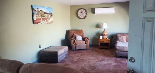 Photo - 1040 N Lyons Ave