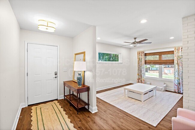 Photo - 832 Stanfield Dr