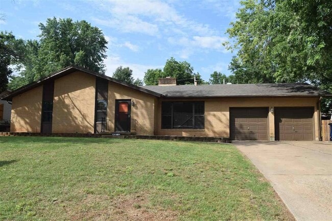 Building Photo - 721 W Lakeshore Dr